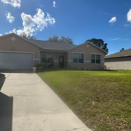 Quiet Room In A Family Home Lehigh Acres Εξωτερικό φωτογραφία